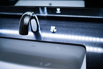 高級ホテルの蛇口とシンク