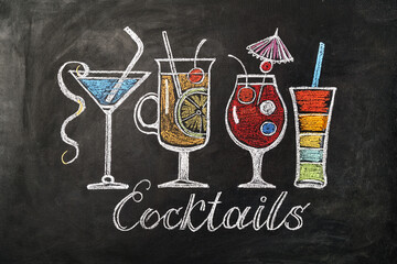 cocktail in vintage style drawing with chalk on blackboard. - obrazy, fototapety, plakaty
