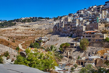 Obraz premium view from the city of David to the old Jewish cemetery and Silwan or Siloam is arab neighborhood in East Jerusalem, on outskirts of Old City of Jerusalem, Israel