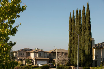 Late afternoon view of a neighborhood in Corona, California, USA. - obrazy, fototapety, plakaty
