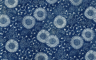 可愛いキク科の花の唐草模様、時代のある藍の型染め