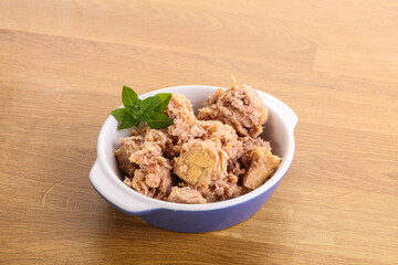 Canned tuna fish with oil
