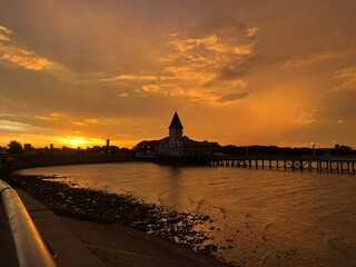 atardecer cielo castillo