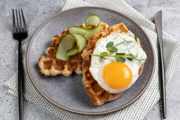 Breakfast with unsweetened croffles (Croissant waffle), 
fried egg and vegetables.
