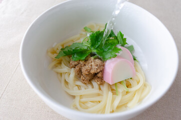 暖かい和食ごまだしうどん