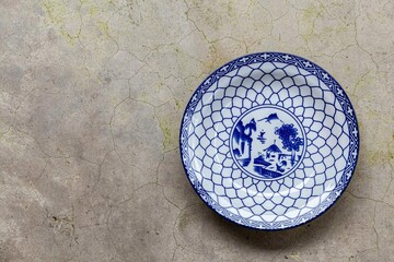 Blue and white patterned plates on the stone table