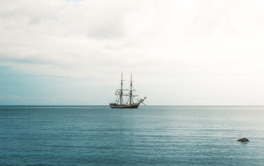 Fototapeta na wymiar Phoenix tall ship sailing outside Charlestown Harbour