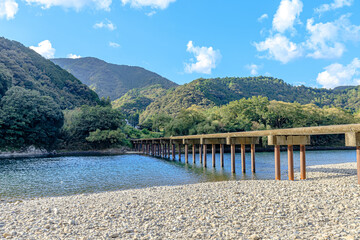 初秋の勝間沈下橋　高知県四万十市　Katsuma chinka bridge in early autumn. Kochi-ken Shimanto city