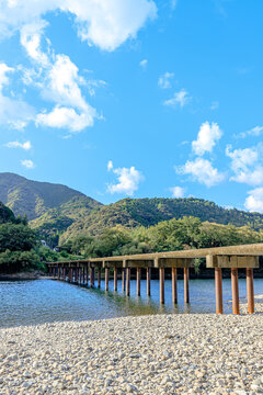 初秋の勝間沈下橋　高知県四万十市　Katsuma chinka bridge in early autumn. Kochi-ken Shimanto city