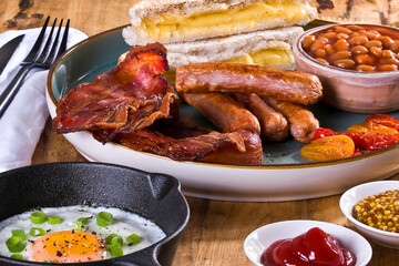English breakfast on a wooden table
