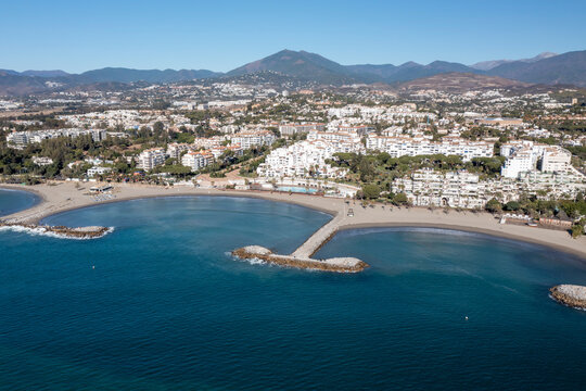 Fototapeta bonita vista de la playa de nueva Andalucía en el municipio de Marbella, ESPAÑA