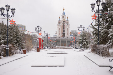 Park and Cathedral of the Assumption in winter in Khabarovsk.
