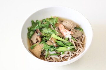 野菜がいっぱいの日本蕎麦