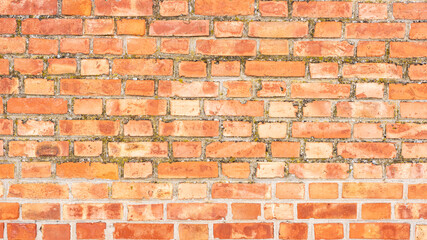 Eine alte rote Mauer mit  Ziegelsteine als Hintergrund