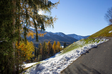 Fototapeta na wymiar Beautiful landscape, autumn in the mountains, dolomiti, trentino alto Adige, Italy