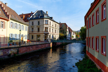 Fototapeta na wymiar Ettlingen Altstadtszene Fluss Alb