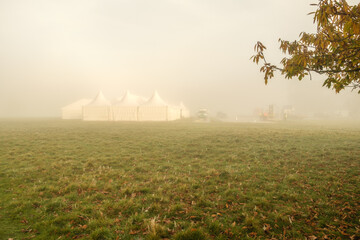 Obraz premium Marquee in the morning mist at Petworth park, West Sussex