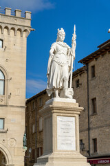 Fototapeta na wymiar view of Liberty Square and statue with the Palazzo Pubblico in the capital of San Marino