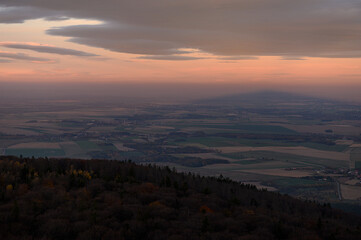 Wschód słońca na szczycie góry Ślęży k.wrocławia. Kościół na Ślęży. Sunrise one the mountian Ślęża