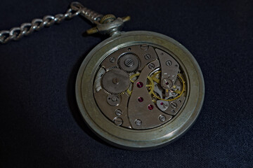 Wnętrze zegarka (  molnija molnia ) . Mechanizm , werk . The inside of the watch. Mechanism . - obrazy, fototapety, plakaty