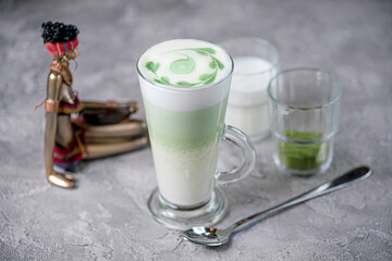 green matcha latte