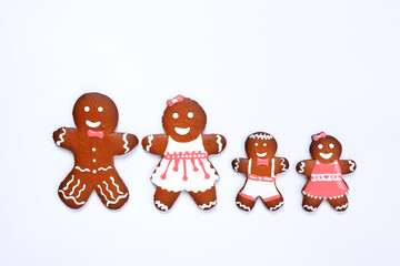 The hand-made eatable gingerbread house, little men on white background - 468669699