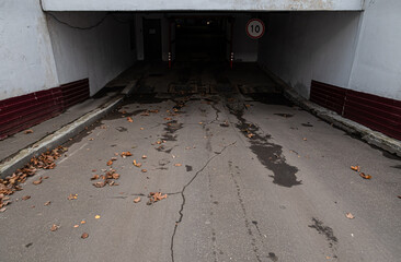 descent leading to the underground parking