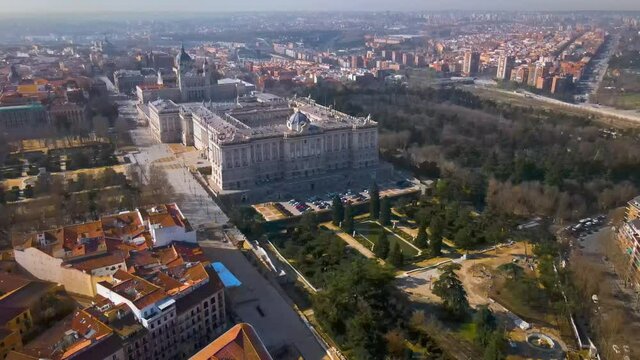 Slow rise of Palacio Real and its gardens in Madrid