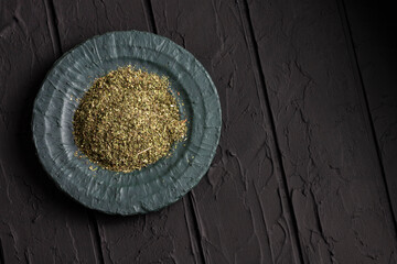 Artemisia dracunculus - Dried organic tarragon leaves in bowl
