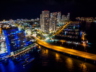 Obraz na płótnie Canvas Night scene Miami Beach Marina and Macarthur Causeway
