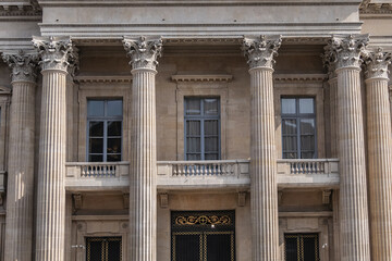 Obraz premium Architectural fragment of the facade of the military school (Ecole Militaire) founded in 1750 in Paris. Central building. Paris, France. 