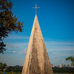 Obraz premium religious monument in a park in brasilia, federal district