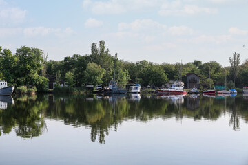 Obraz premium View of marina with boats in city on spring day