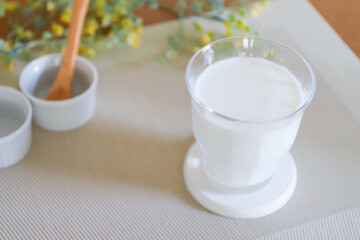 グラスに入った牛乳