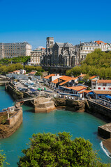 Obraz premium Church and harbor of Biarritz city in France