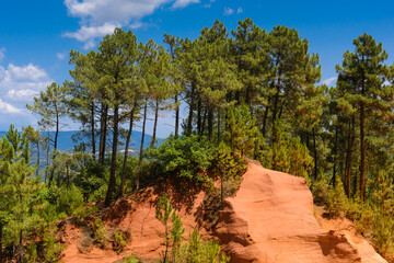Les Ocres de Roussillon, village de Roussillon, France