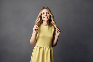Obraz premium pretty woman posing attractive look fashion cropped view fashion