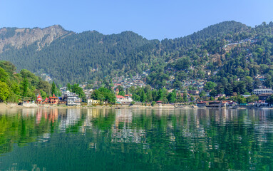 Fototapeta na wymiar Landscape of Naini lake in Nainital, Uttrakhand 
