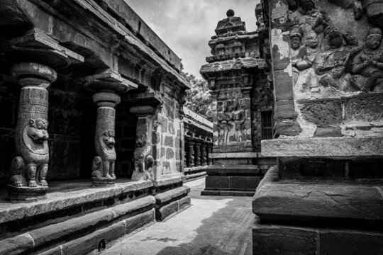 Thiru Parameswara Vinnagaram or Vaikunta Perumal Temple is a temple dedicated to Vishnu, located in Kanchipuram in the South Indian state of Tamil Nadu - One of the best archeological sites in India