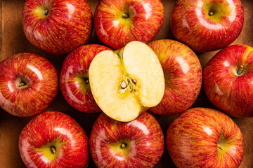 새콤하고 달콤한 맛있는 빨간 사과