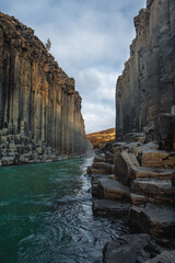 La riviere du canyon de Studlagil en Islande