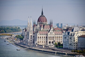 Fototapeta na wymiar Hungarian Parliament Building - City View