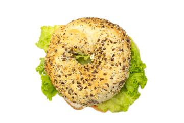 sandwich au saumon, fromage et légumes