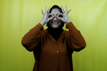 Beautiful asian young muslim woman with glasses hands, smiling cheerfully and excitedly, isolated