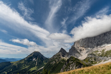 Alpenpenpanorama, schönes Bergmassiv