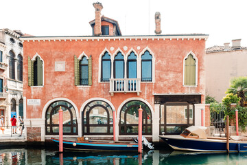 Fototapeta na wymiar Boat parking in front of historic building in Venice