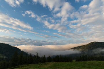 Alpenpenpanorama, schönes Bergmassiv