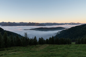 Alpenpenpanorama, schönes Bergmassiv