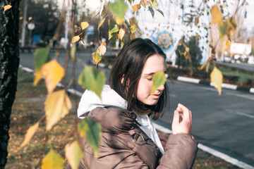 photo girls in autumn colors