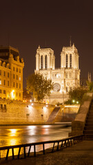 Fototapeta na wymiar Seine river and Notre Dame de Paris